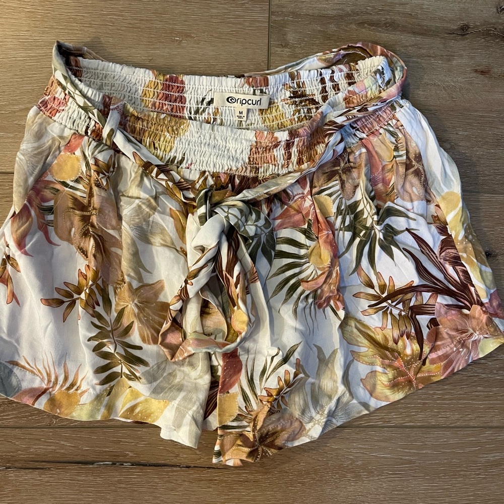 Rip curl beach floral shorts